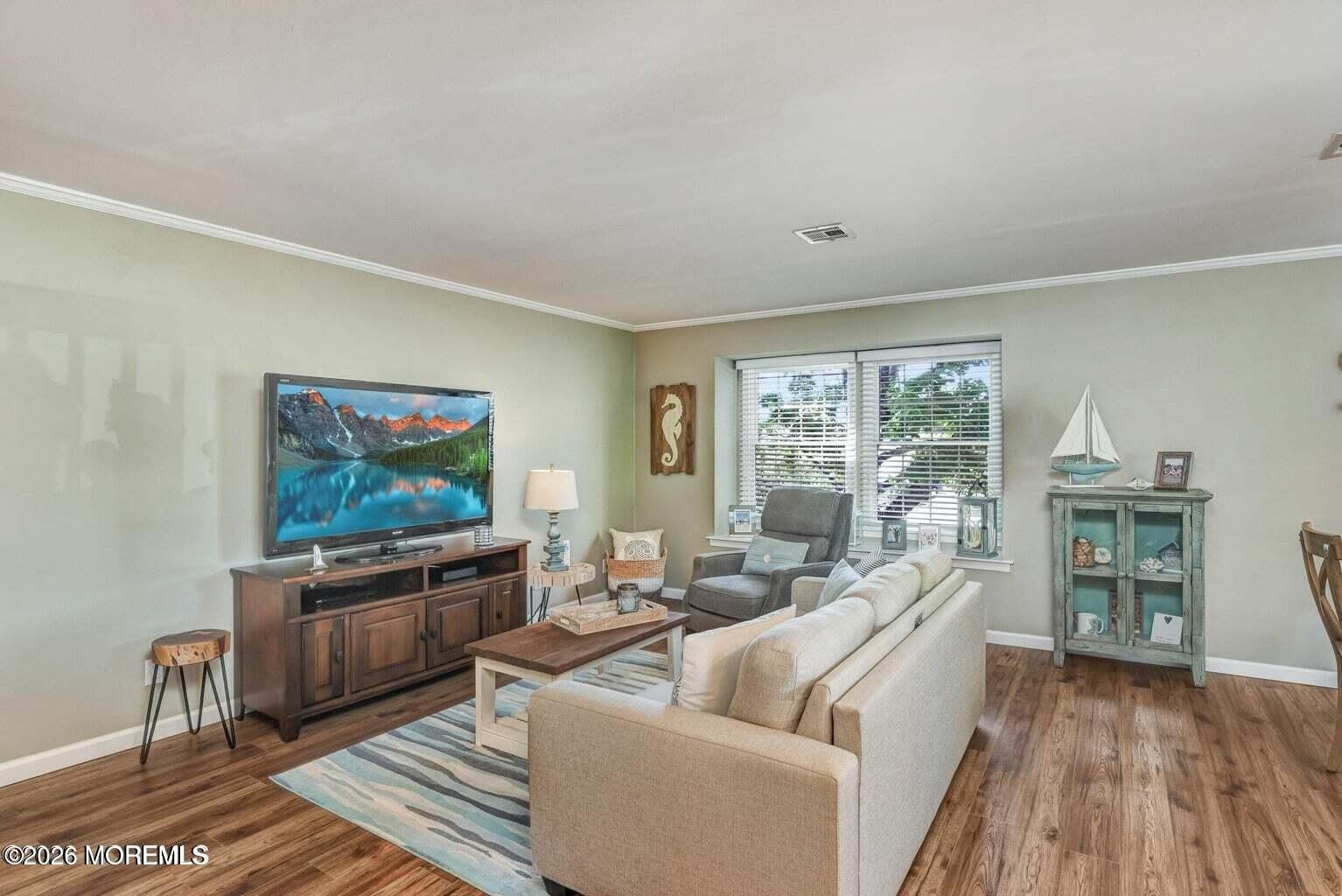 606 Bay Avenue – photo 3