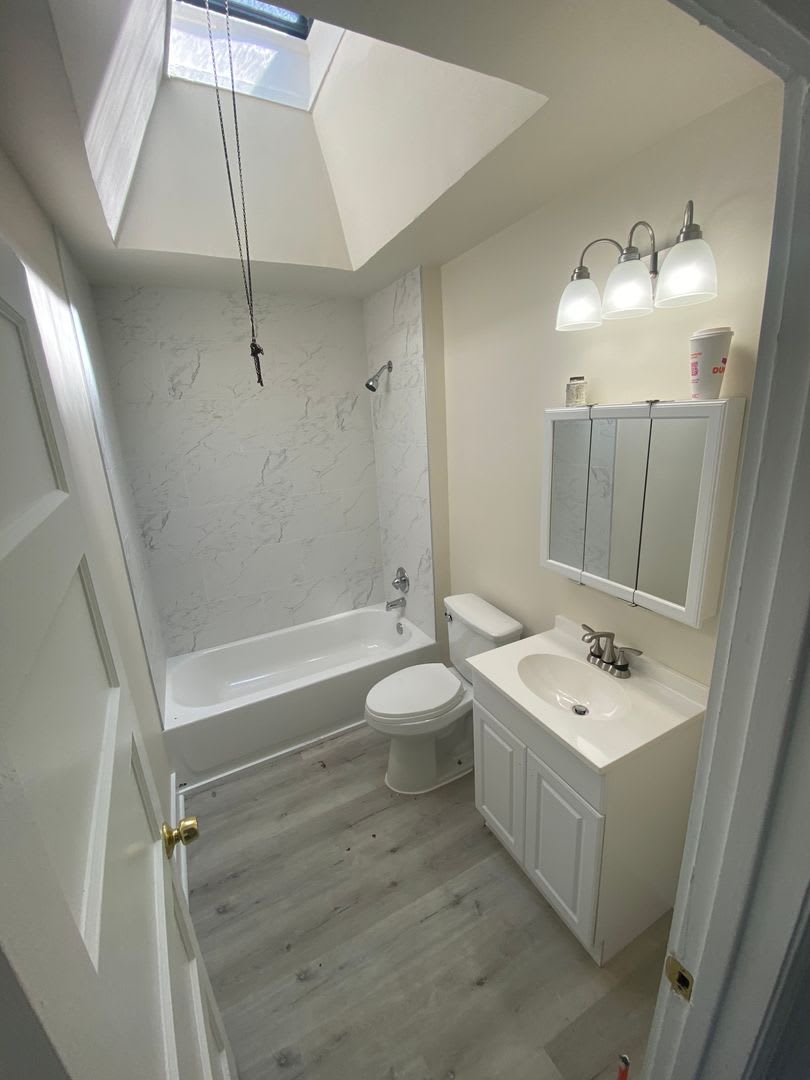 Updated 3BR with Parking & New Kitchen on Quiet Residential Block – photo 3