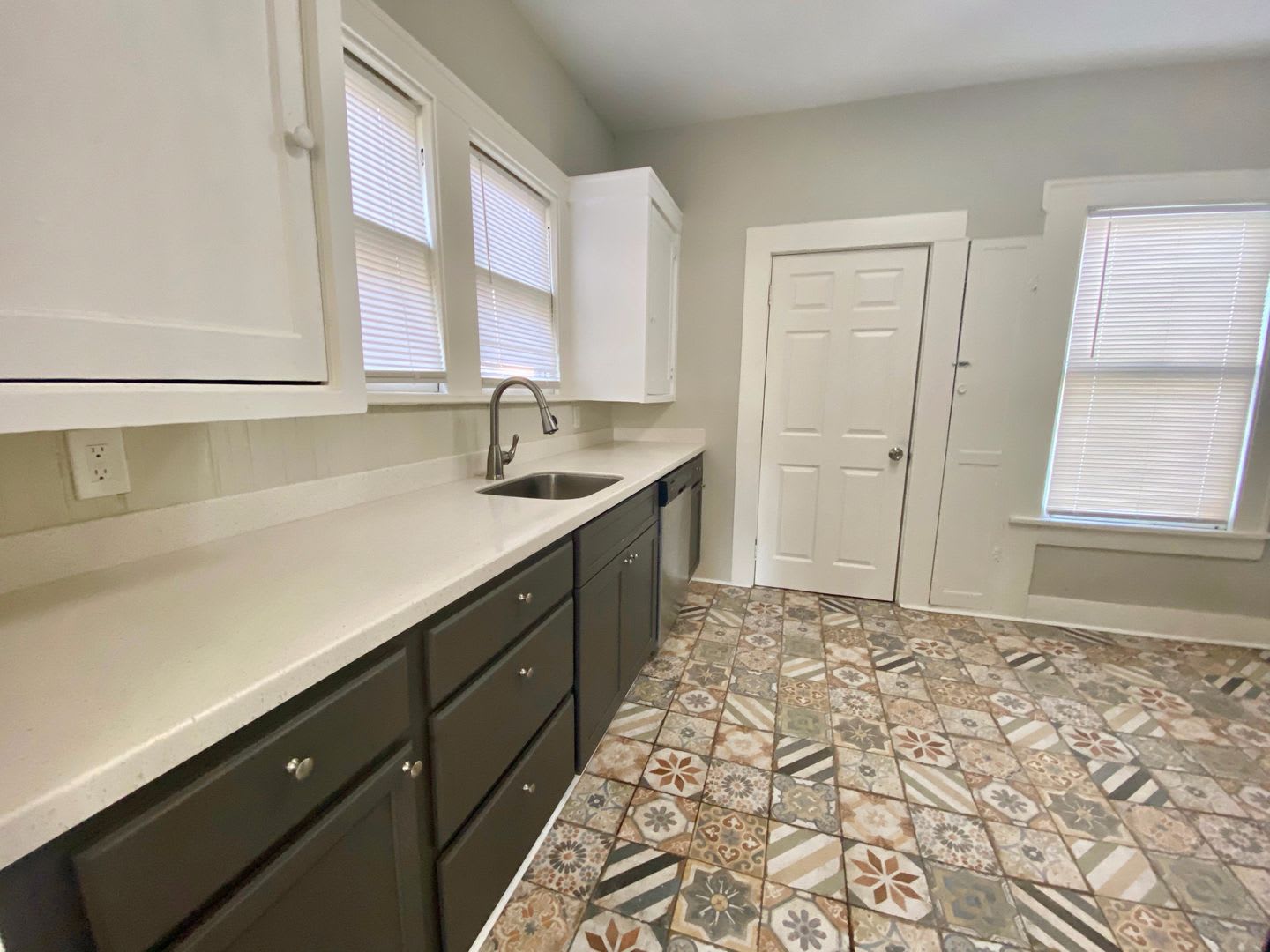 400 Off First Month S Rent If Move In By 9 1 26 Recreated Historic Home 2 Bd 1 5 Ba – photo 4