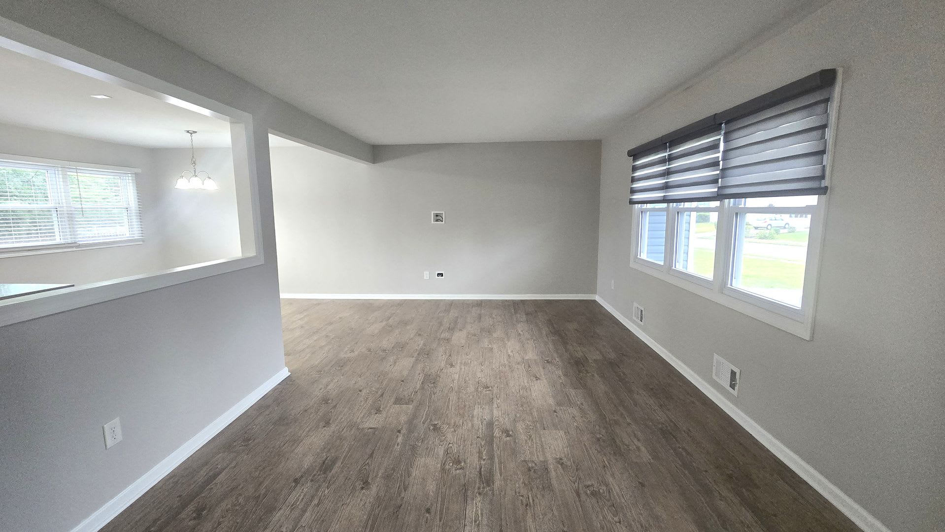 Welcome to this 4 bedroom 2 Bull Bathroom home with a Garage – photo 3