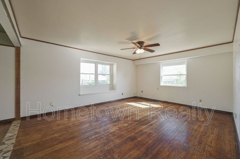 1805 NE 53rd Street – photo 2