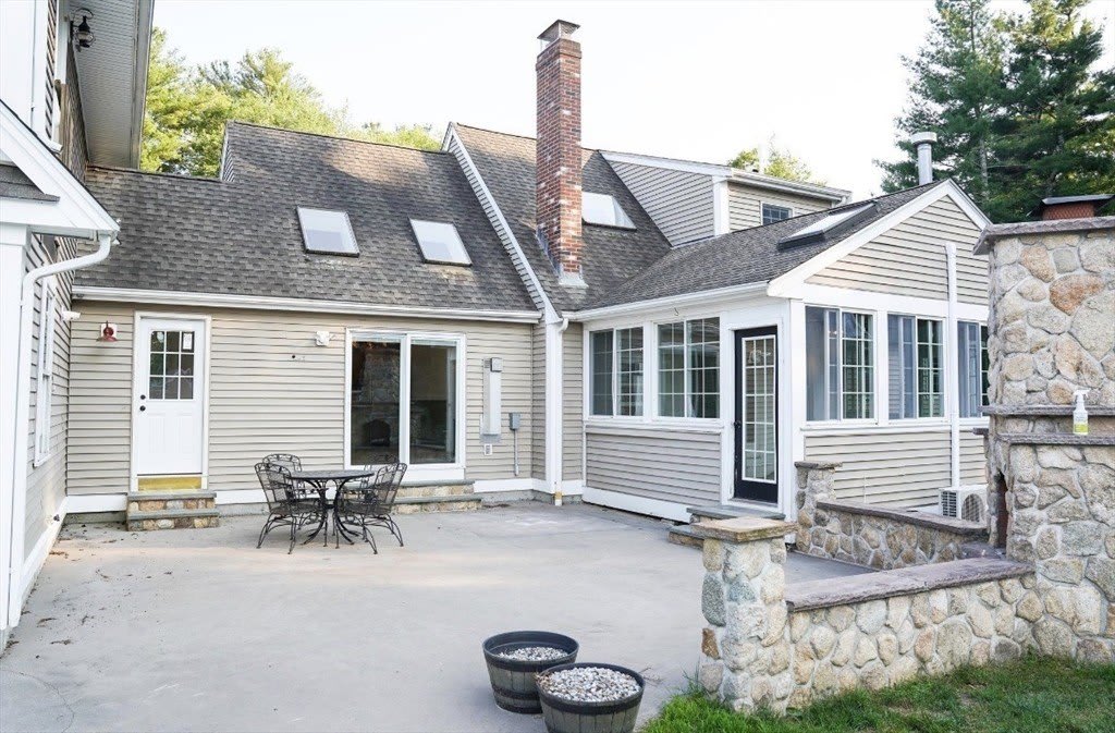 241 New Bedford Road – photo 5