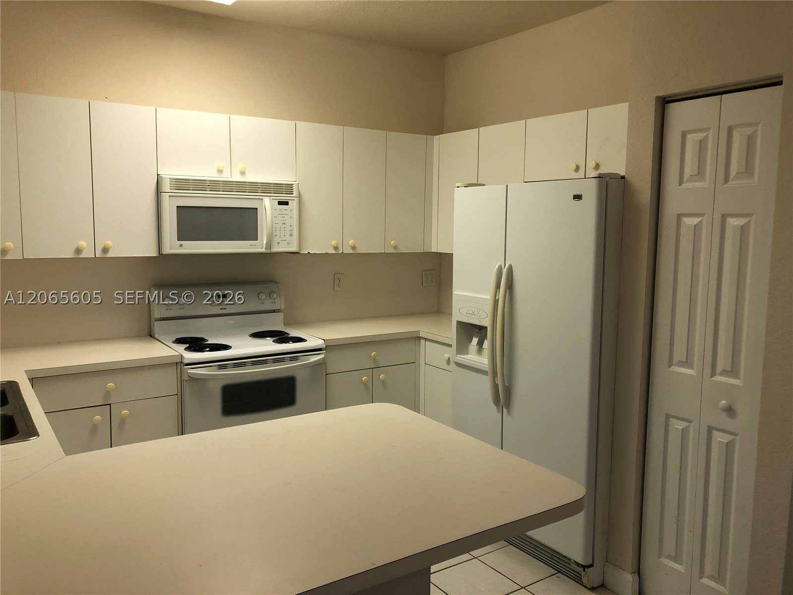2733 NE 3rd Ct – photo 3
