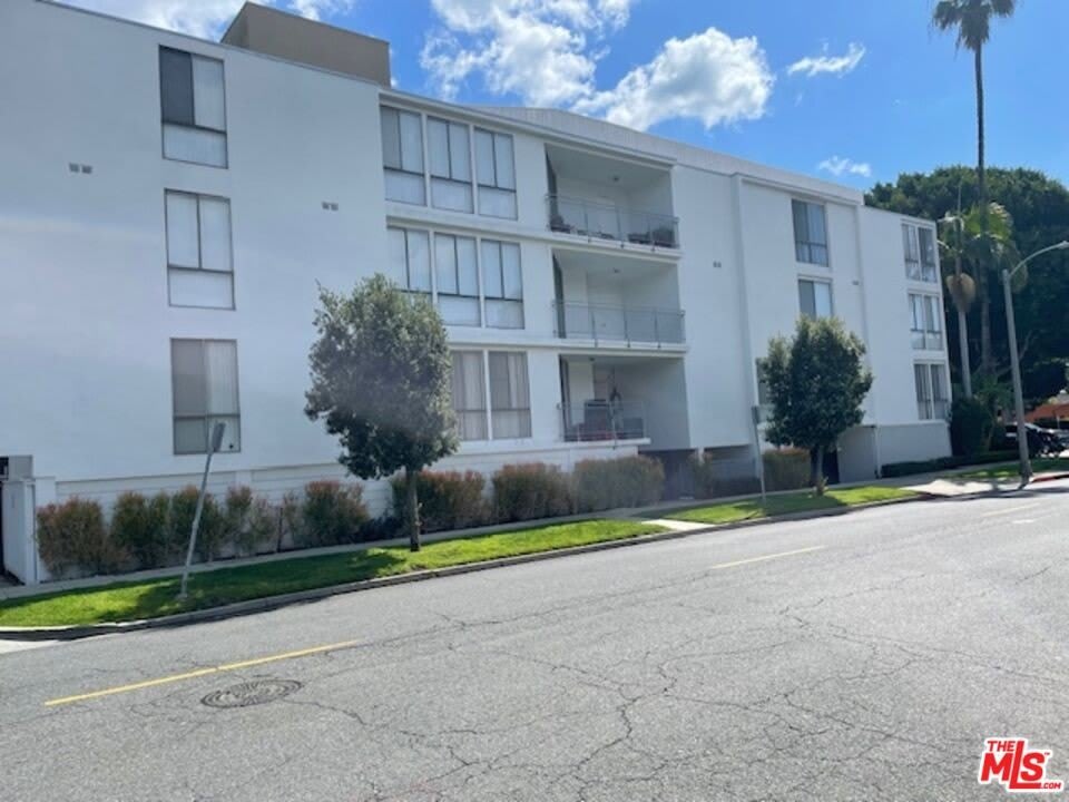 9297 Burton Way – photo 1