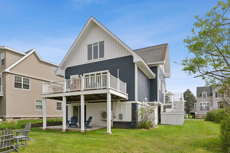 572 Ocean Avenue – photo 3