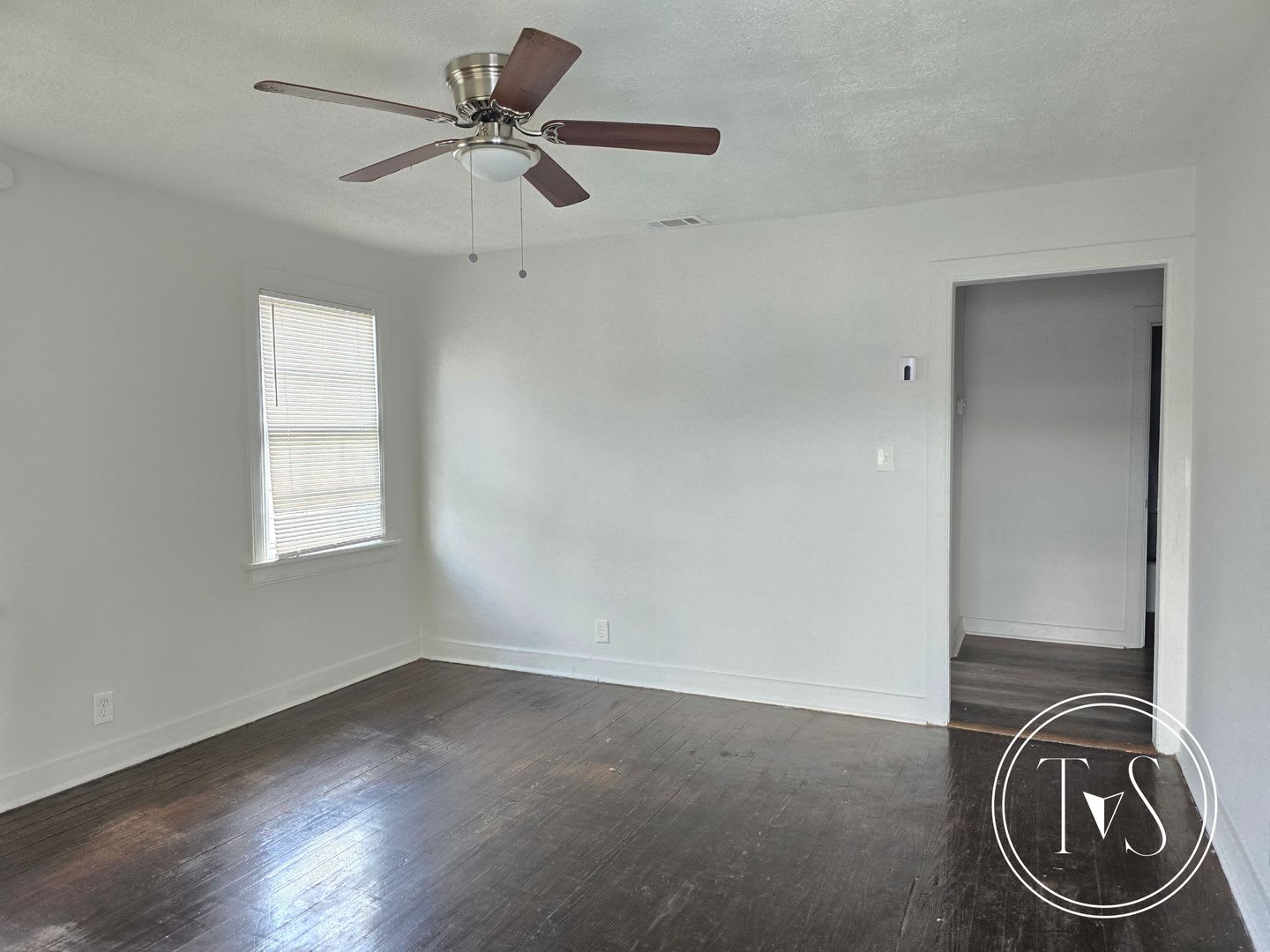 RATE DROP ALERT (was $1400/month) and MOVE-IN SPECIAL: 50% OFF FIRST MONTH'S RENT!* – photo 3