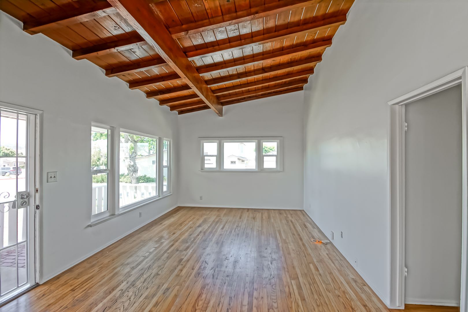 Partially Remodeled Charming Bright Home On A Large Corner Lot W Front Porch Large Front Lawn Rear Patios Close To Mall Shopping Mins To Beach – photo 5