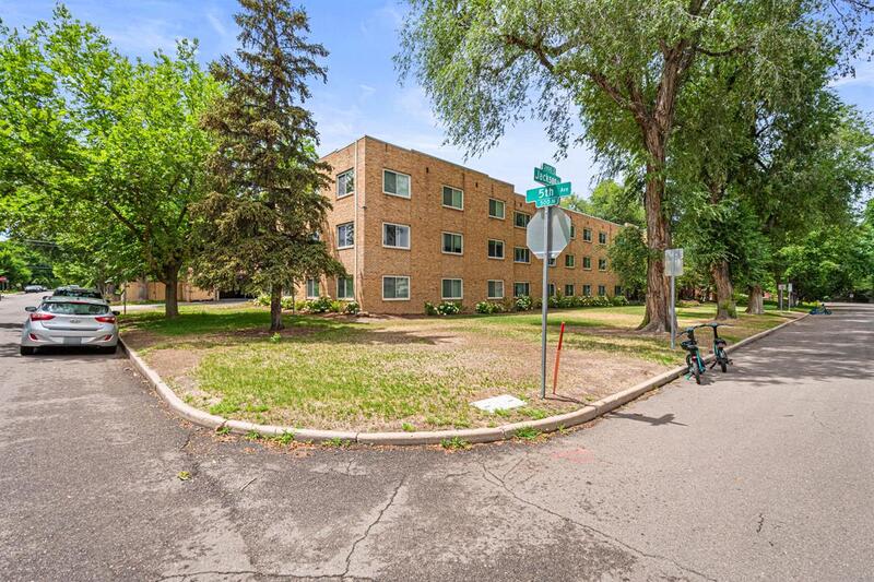 525 N Jackson St – photo 2
