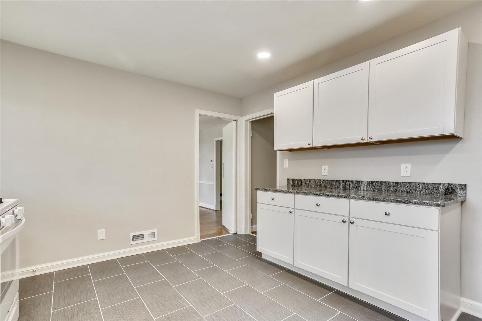 One Level Living -- 5bed / 3bath – photo 4