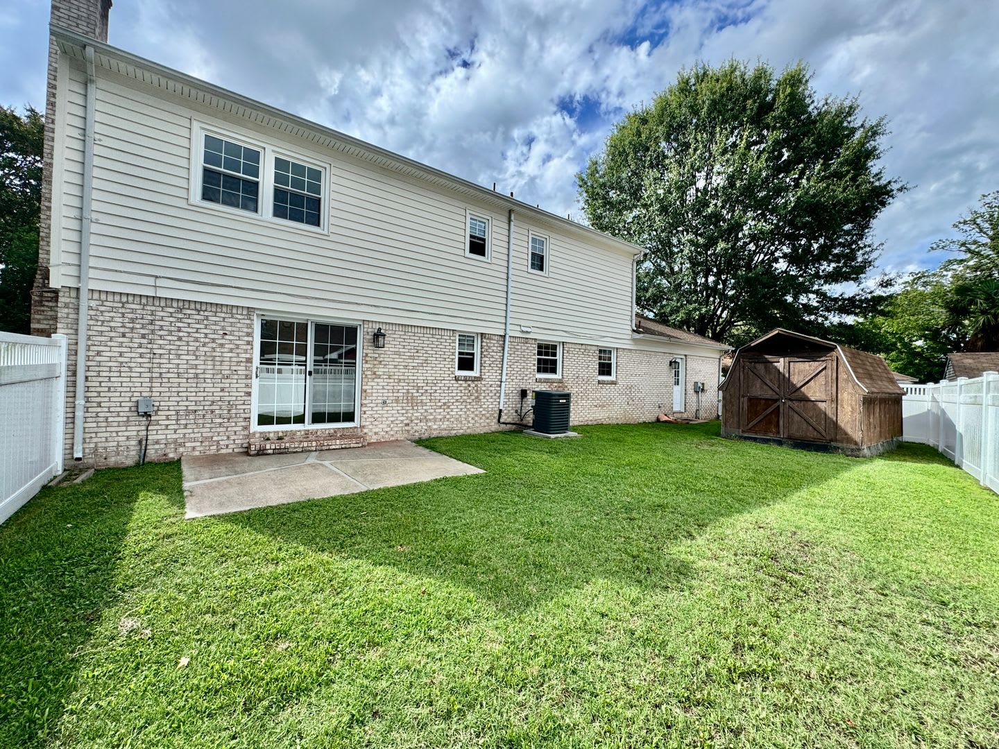 4-Bedroom Home in Great Neck Available 09-01-26! Fenced Backyard – photo 3