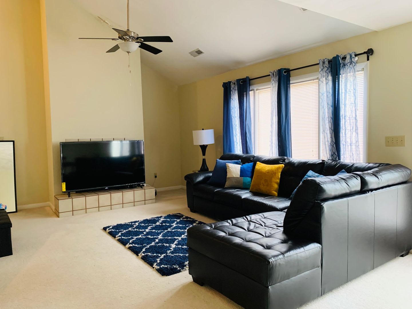 2 Bedroom 2 5 Bath Townhouse With 2 Car Garage – photo 4