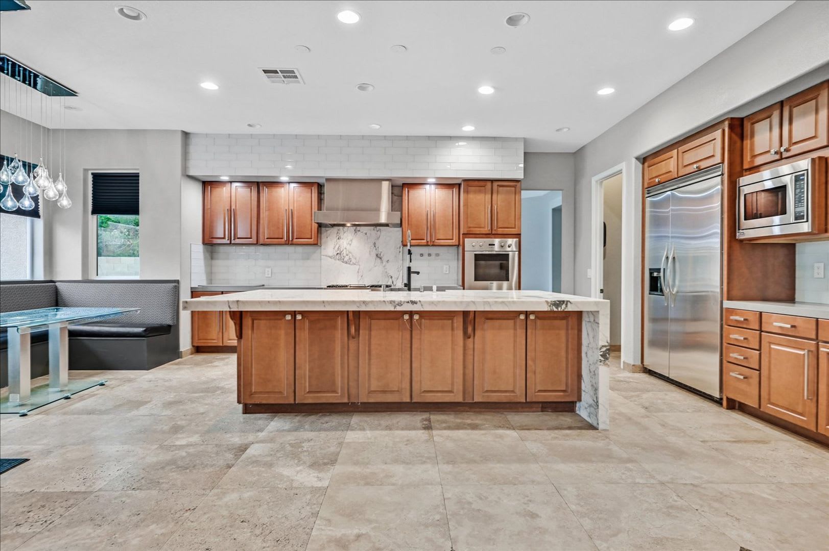 Fully Upgraded 5 Bedroom 4.5 Bathroom in Guard Gated Foothills Community! – photo 4