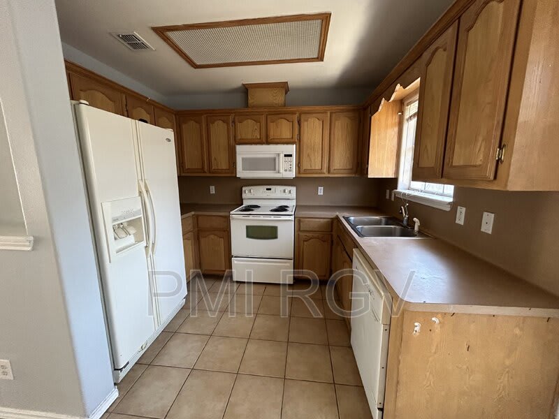 2508 Toledo Ave – photo 4