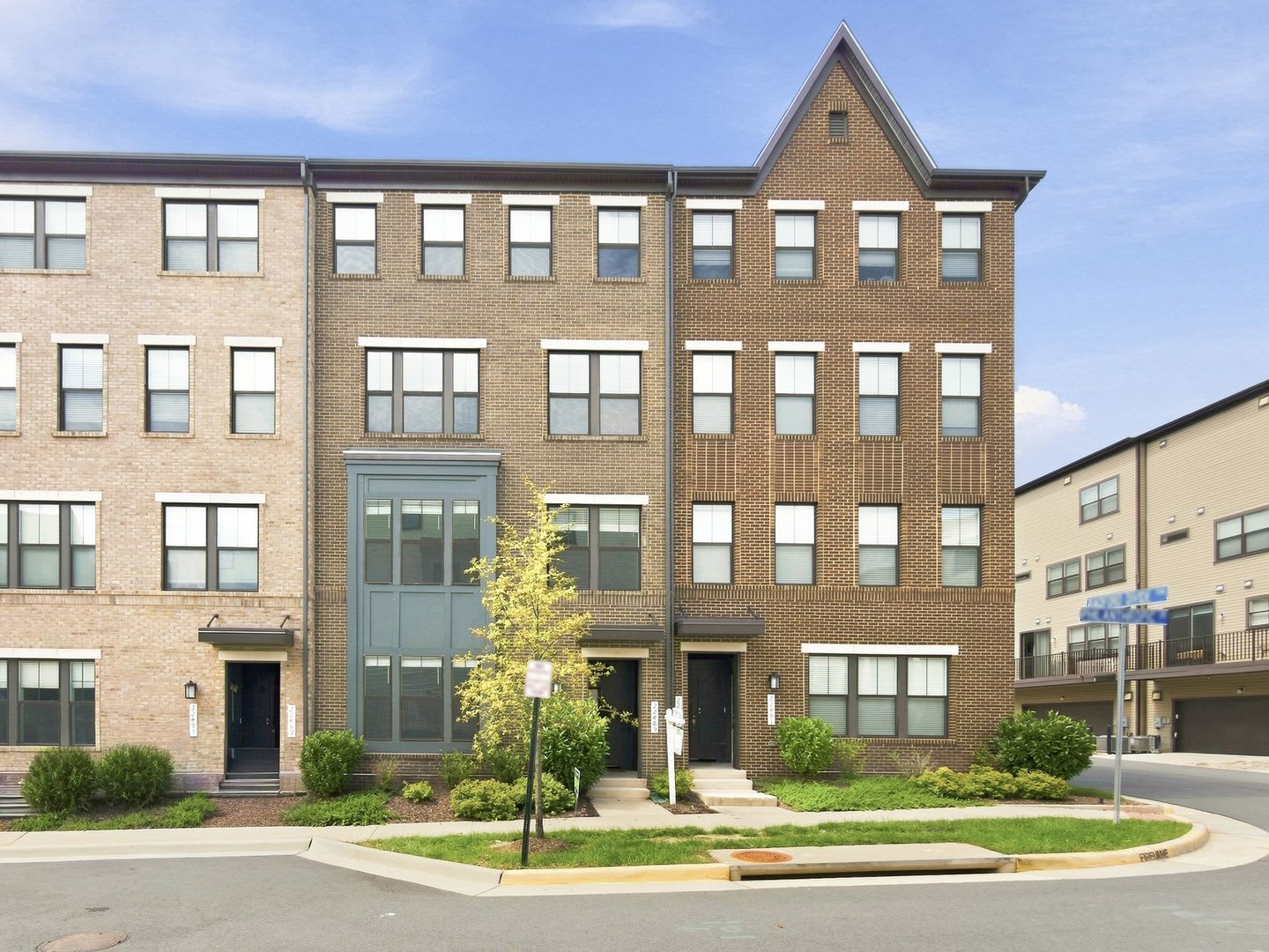 Stunning, New 3BR/2.5BA Condo w/ Garage – Highly Desired Metro Walk – photo 1