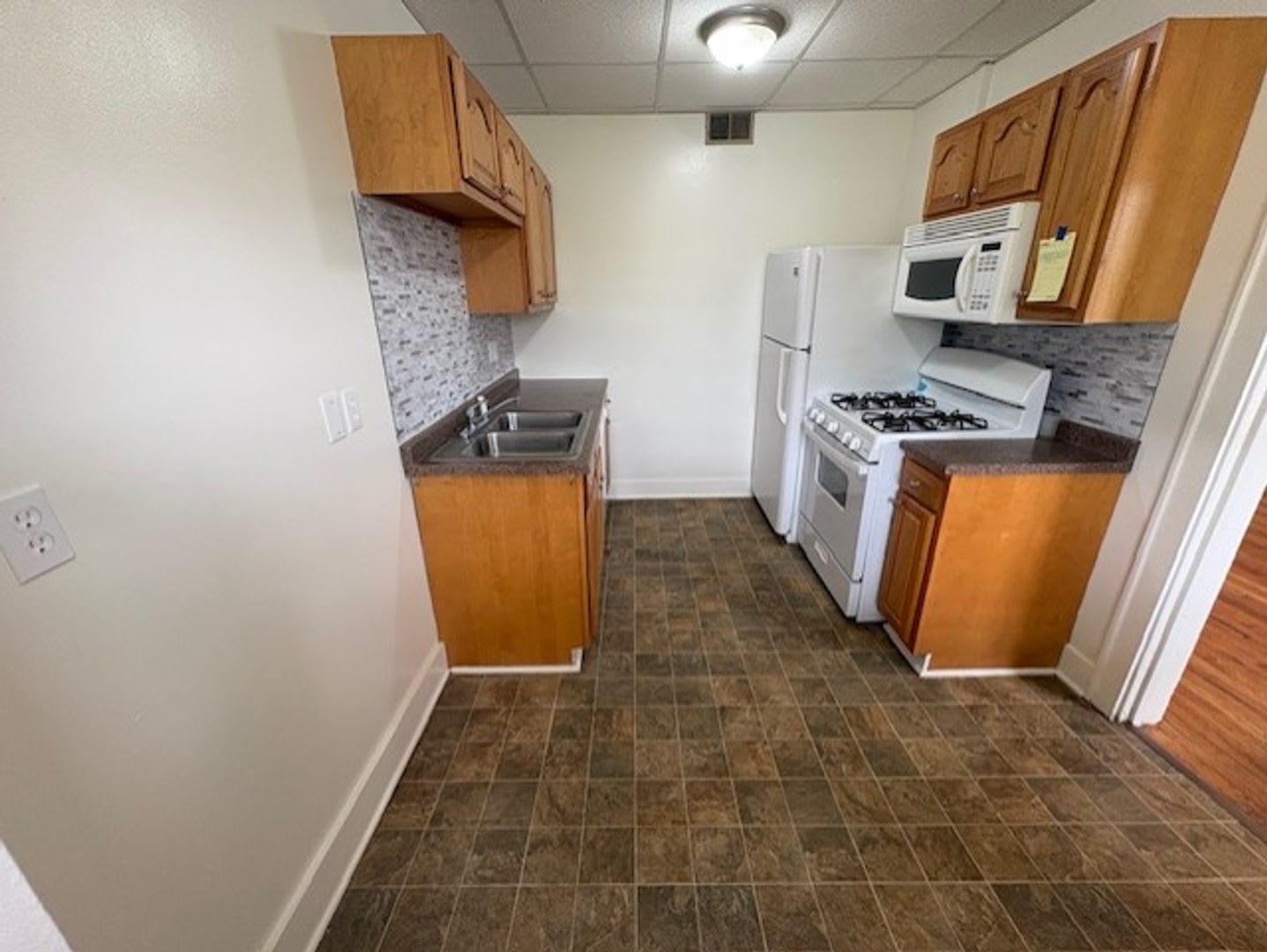Updated 1BR Apartment Near Downtown Akron with Brand-New Bathroom – photo 4