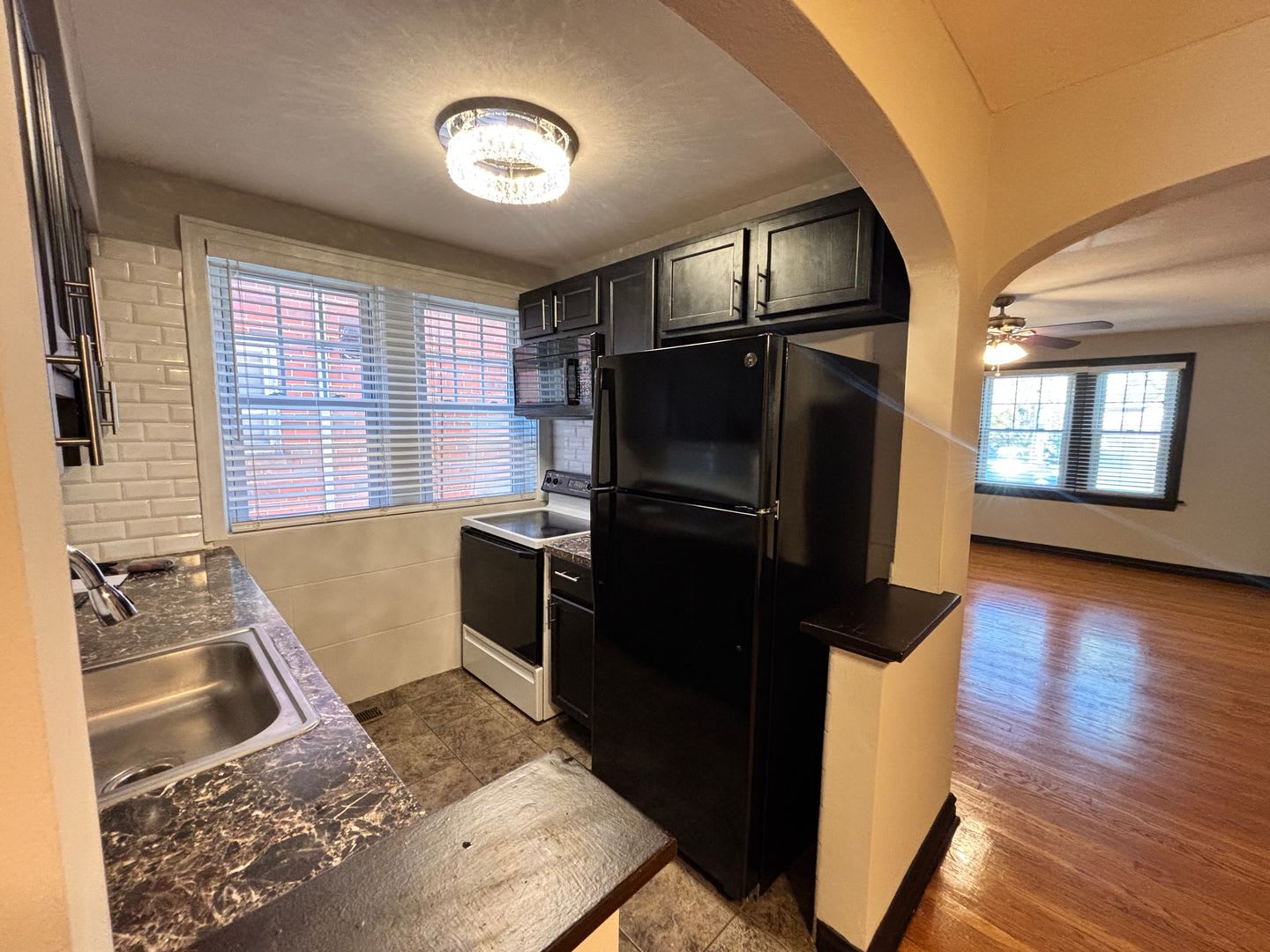One Bedroom Apartment with Garage Parking! – photo 5
