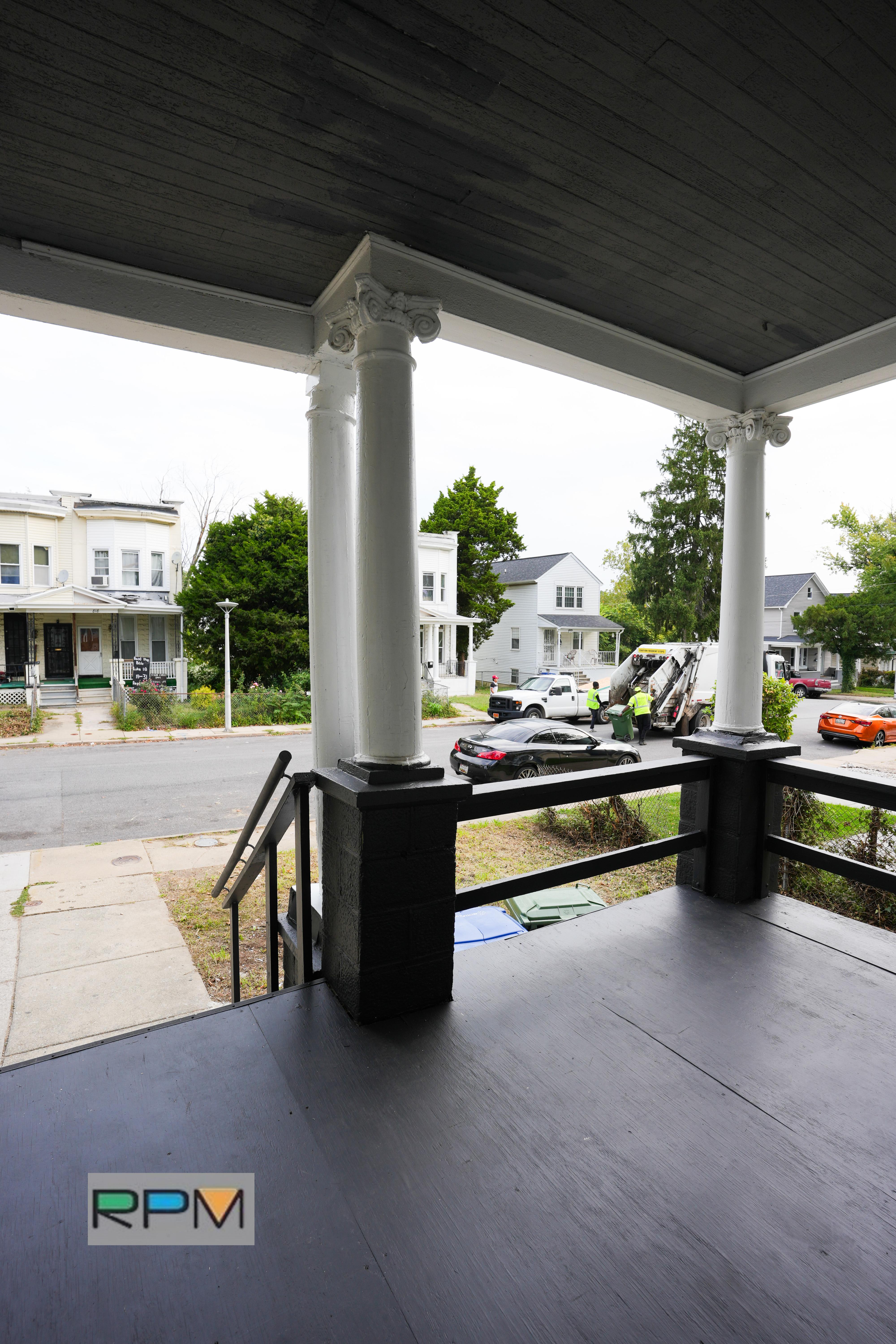 819 E 41st St – photo 2