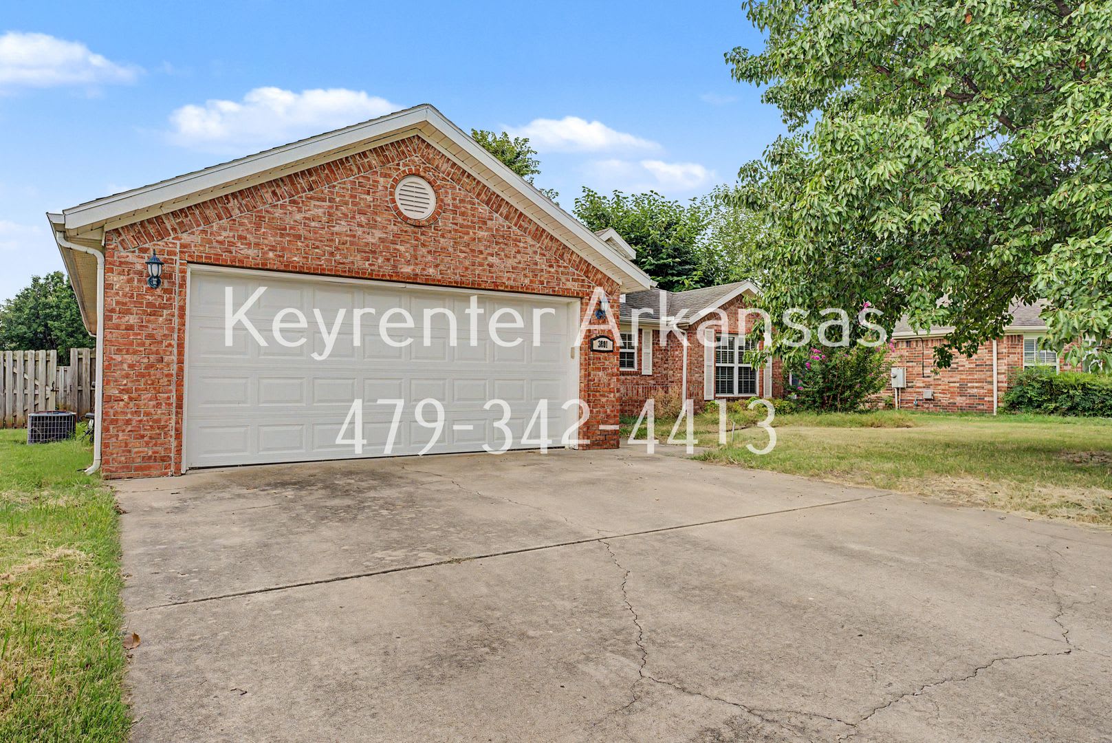 Beautiful 3 Bed, 2 Bath Bentonville Home with Fireplace & Fenced Backyard – photo 2