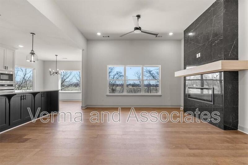 1050 Whistler St – photo 3