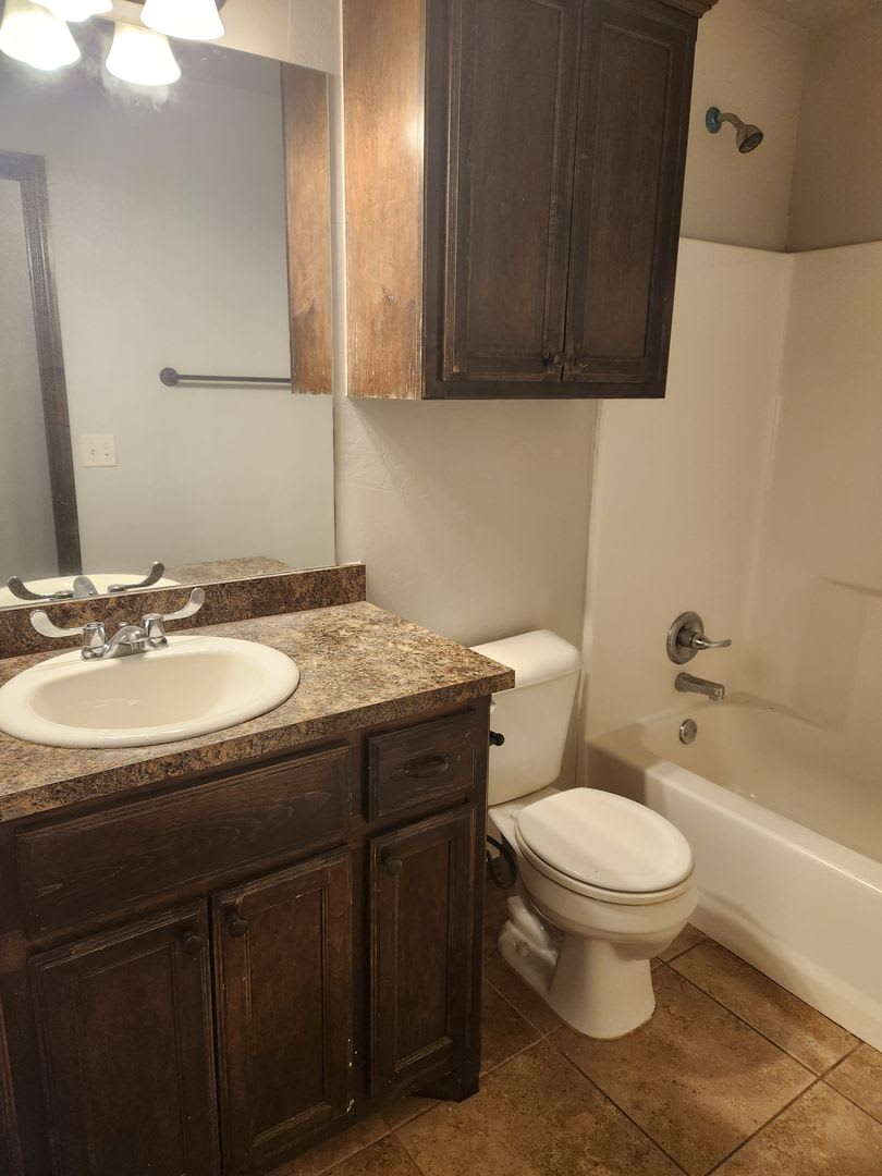 3br 2ba Duplex with 2 car garage! – photo 5