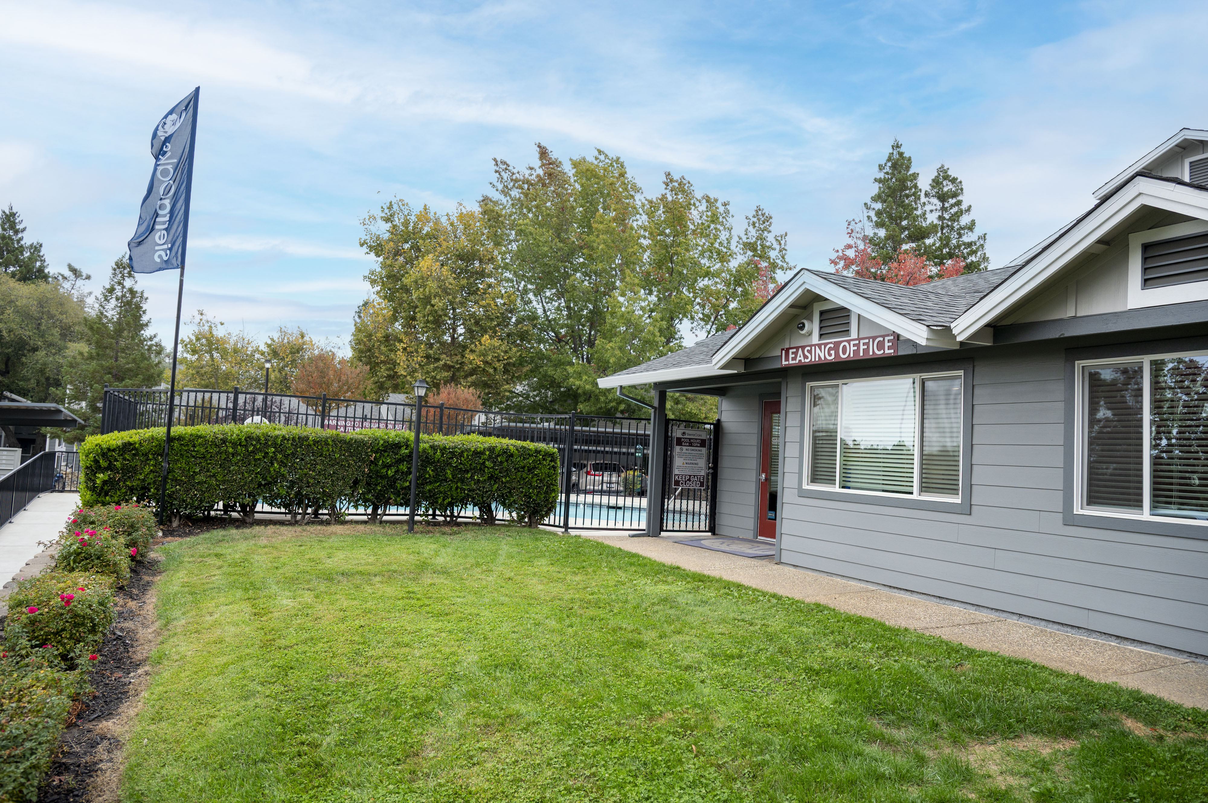 Sierra Oaks Apartments – photo 2