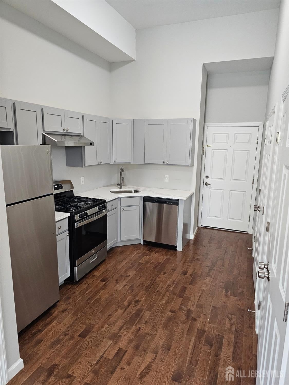 33 2nd Street – photo 2