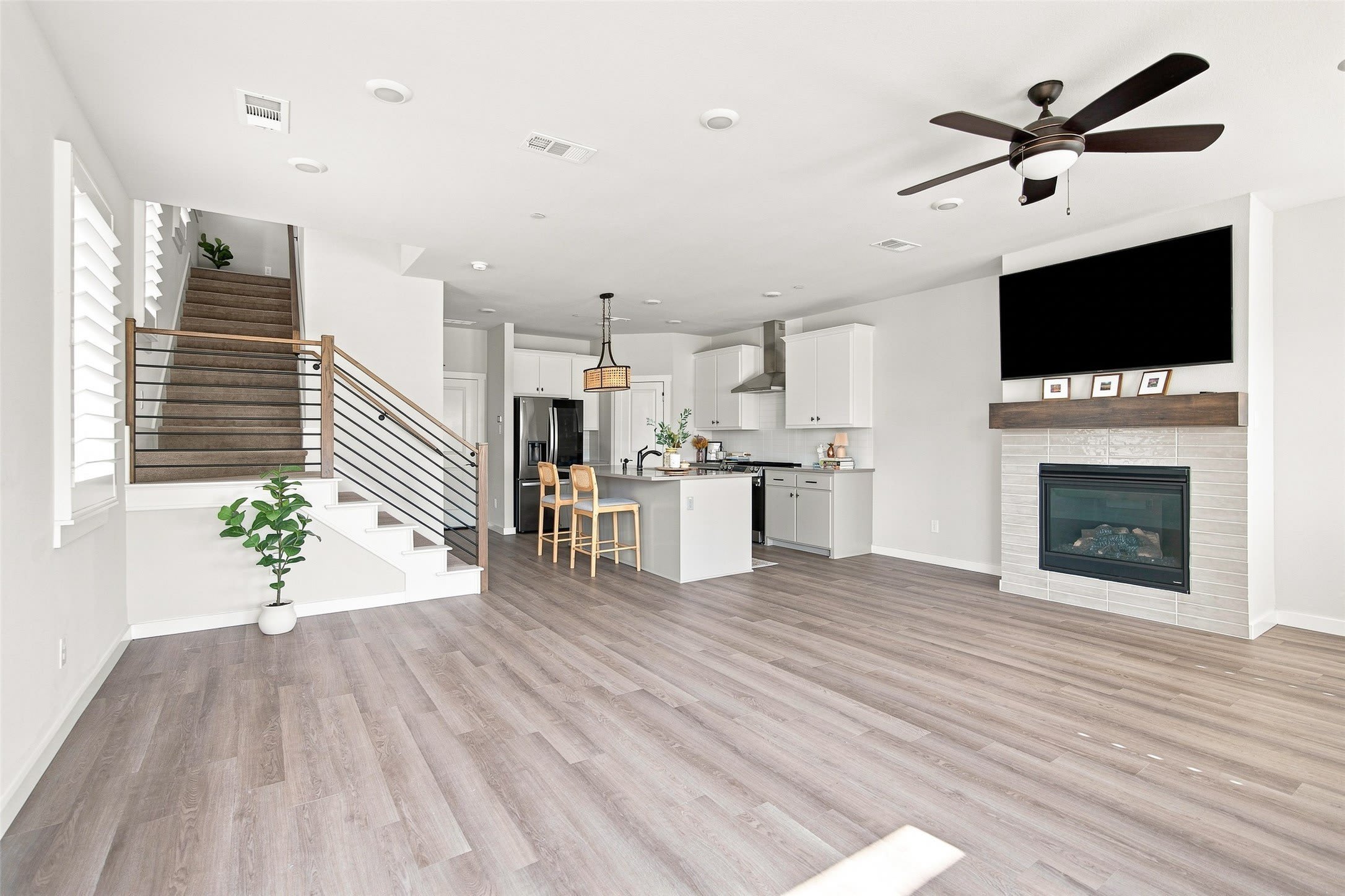 800 Bandera Court – photo 5