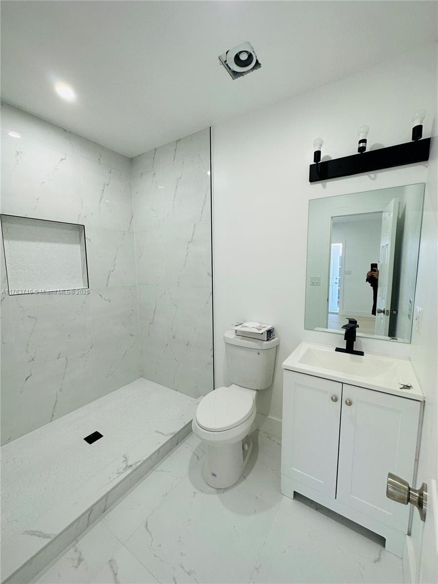 1800 NE 154th St – photo 5