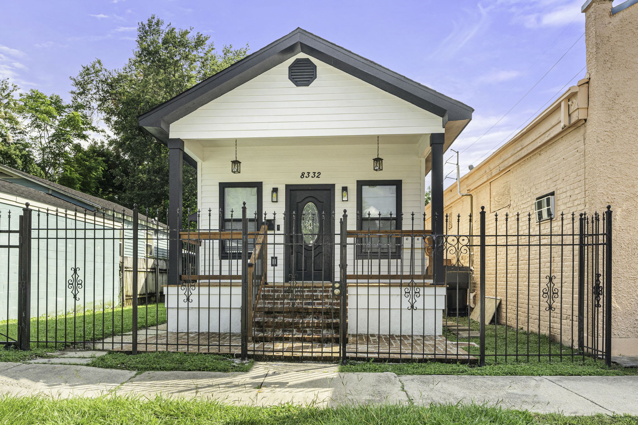 8332 Apple Street – photo 1