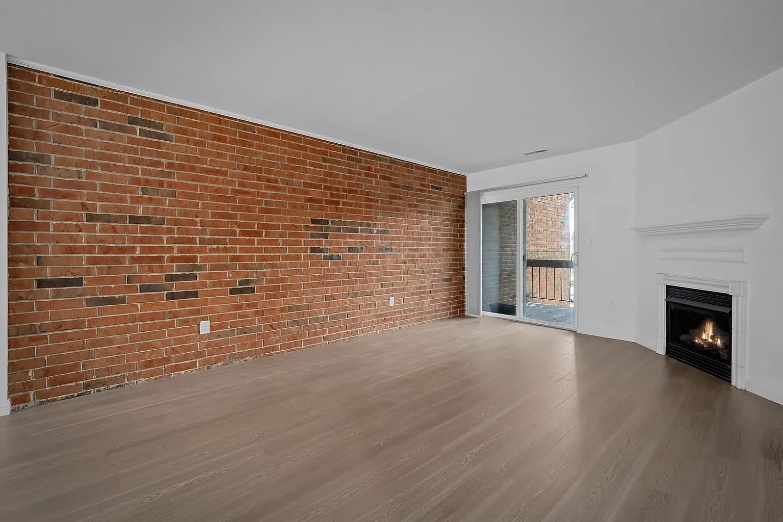 1946 Greenpoint Drive – photo 3