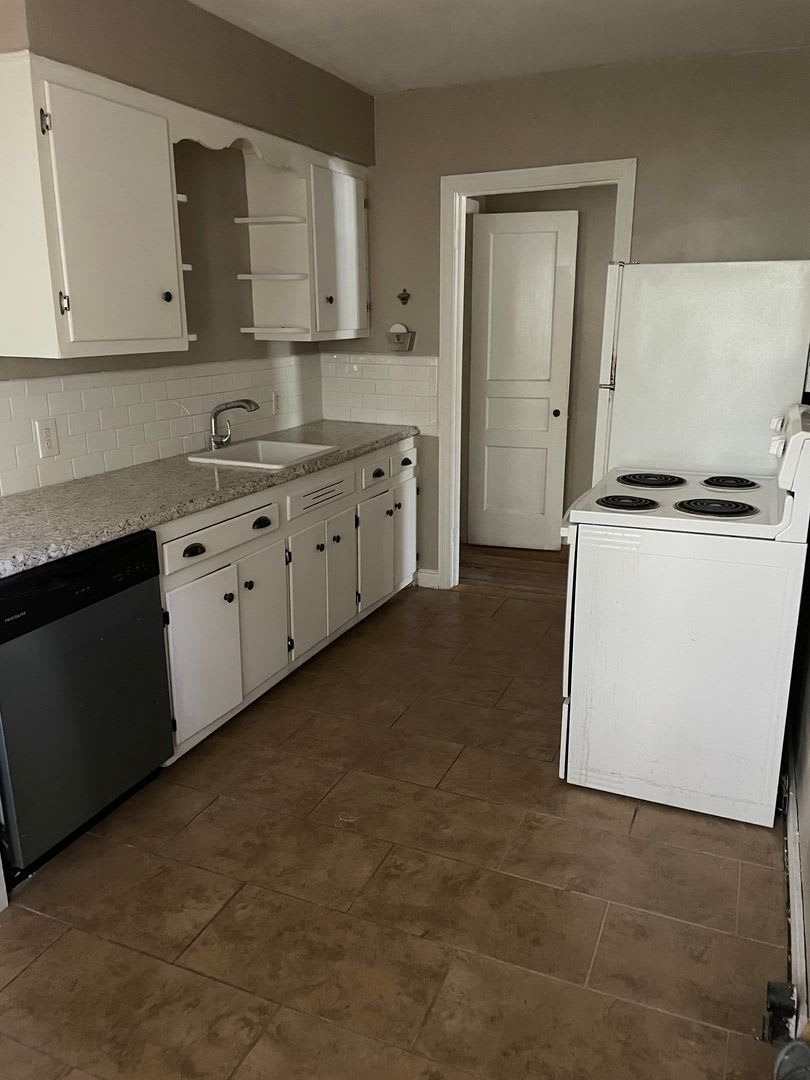 2 bedroom 1 bath in Midtown near Peabody and Cooper – photo 2