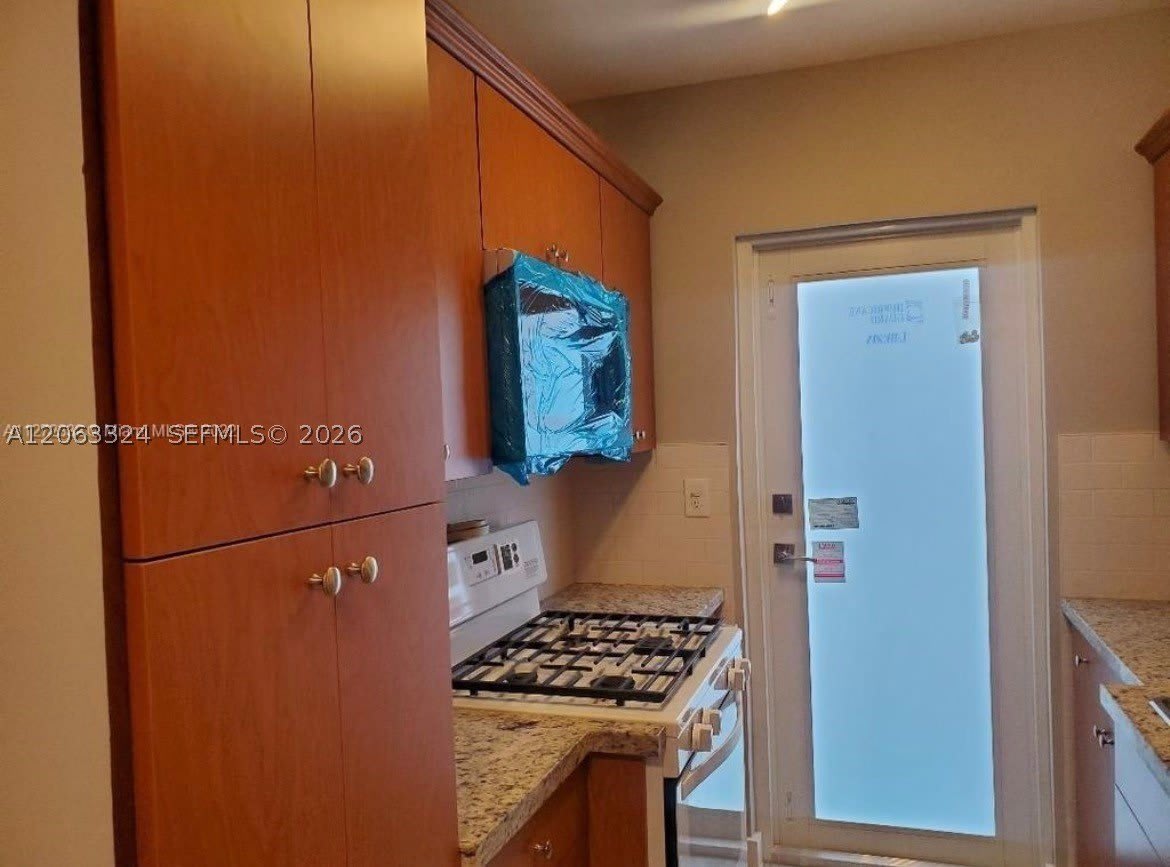 8035 Byron Ave – photo 4