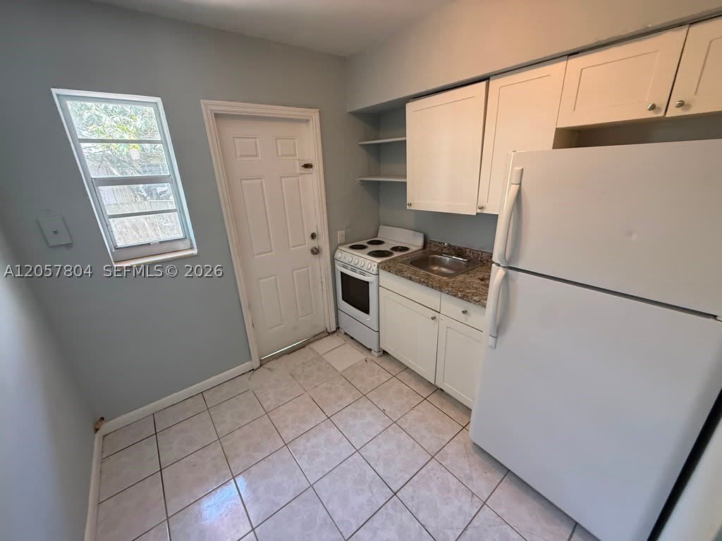 3129 SW 9th St – photo 2