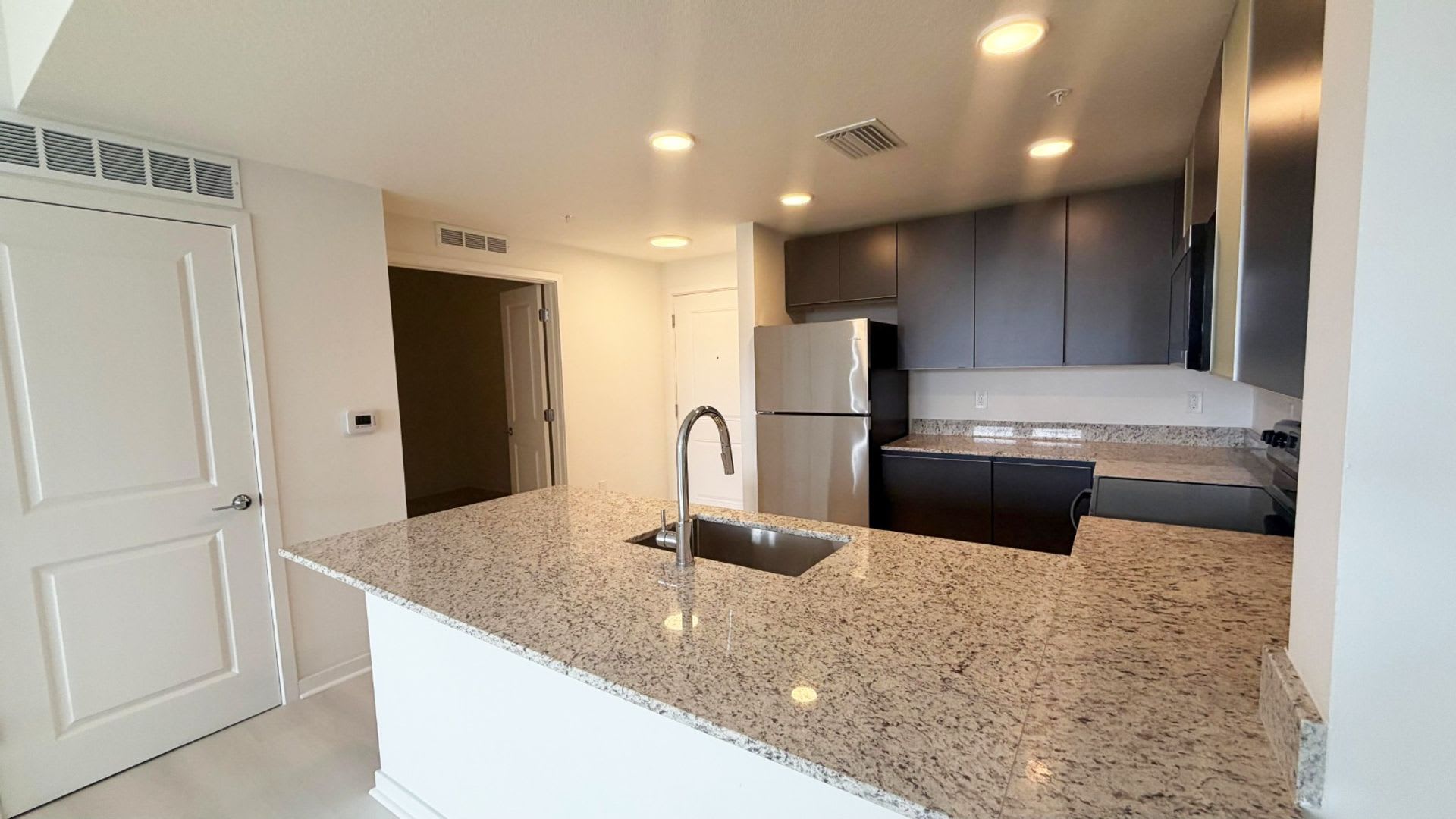 Luxury Condo in Millenia – photo 4