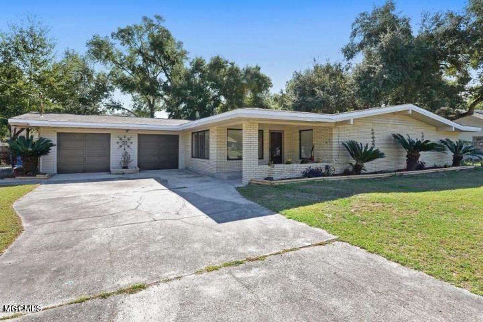 Large Home Close To The Beach – photo 1