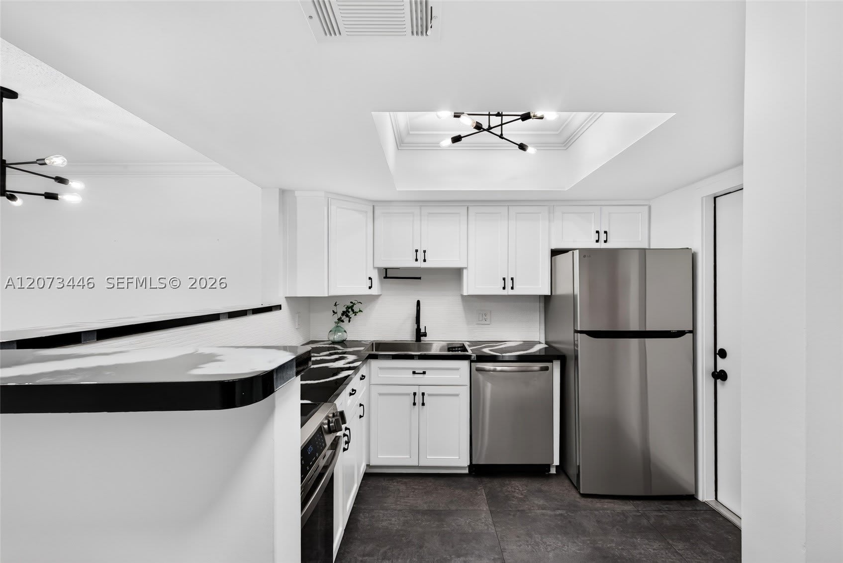 899 SE 2nd Ave – photo 1
