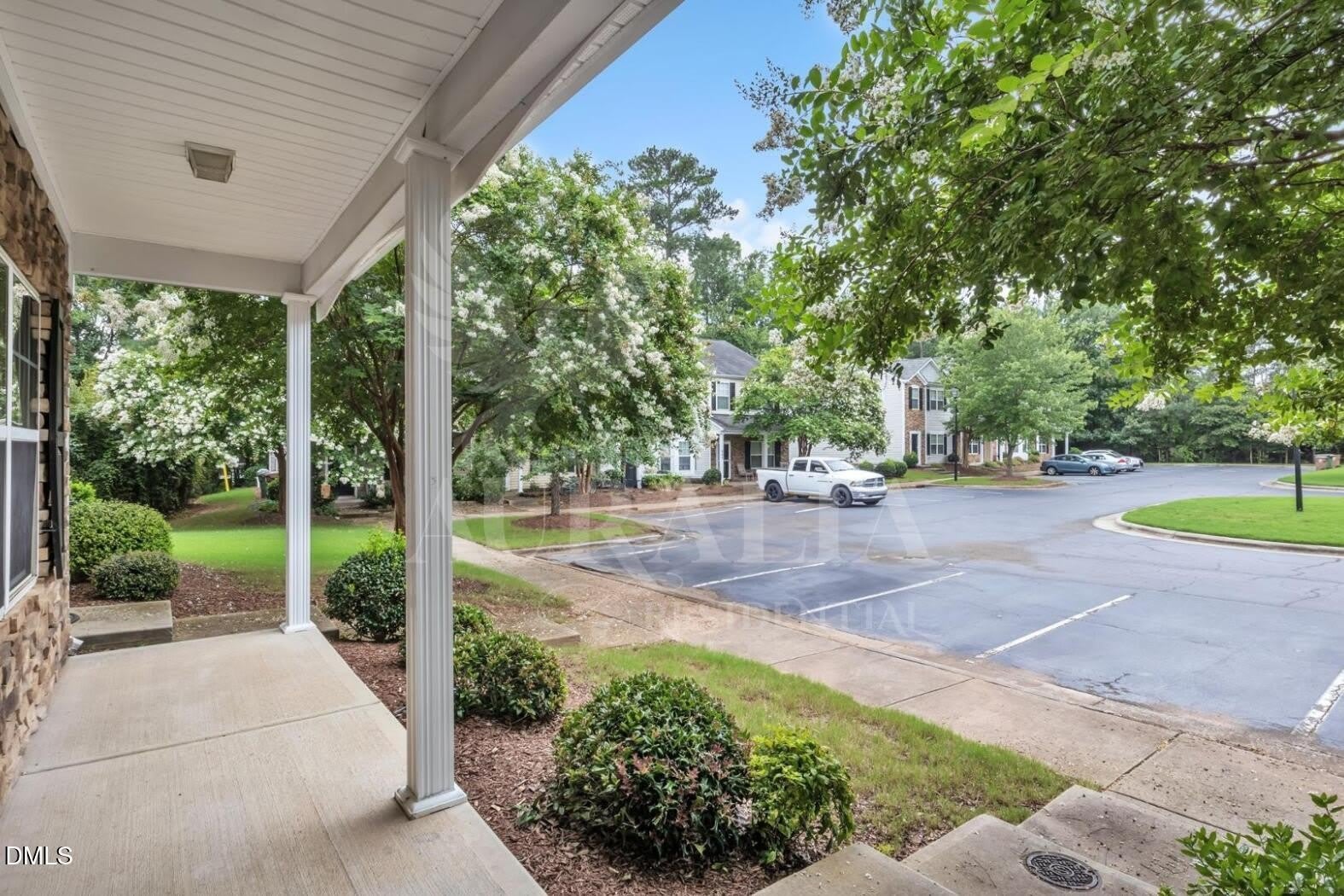 255 Hampshire Downs Drive – photo 5