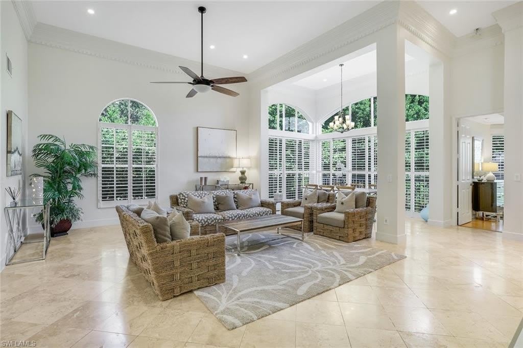1560 Clermont Dr – photo 2