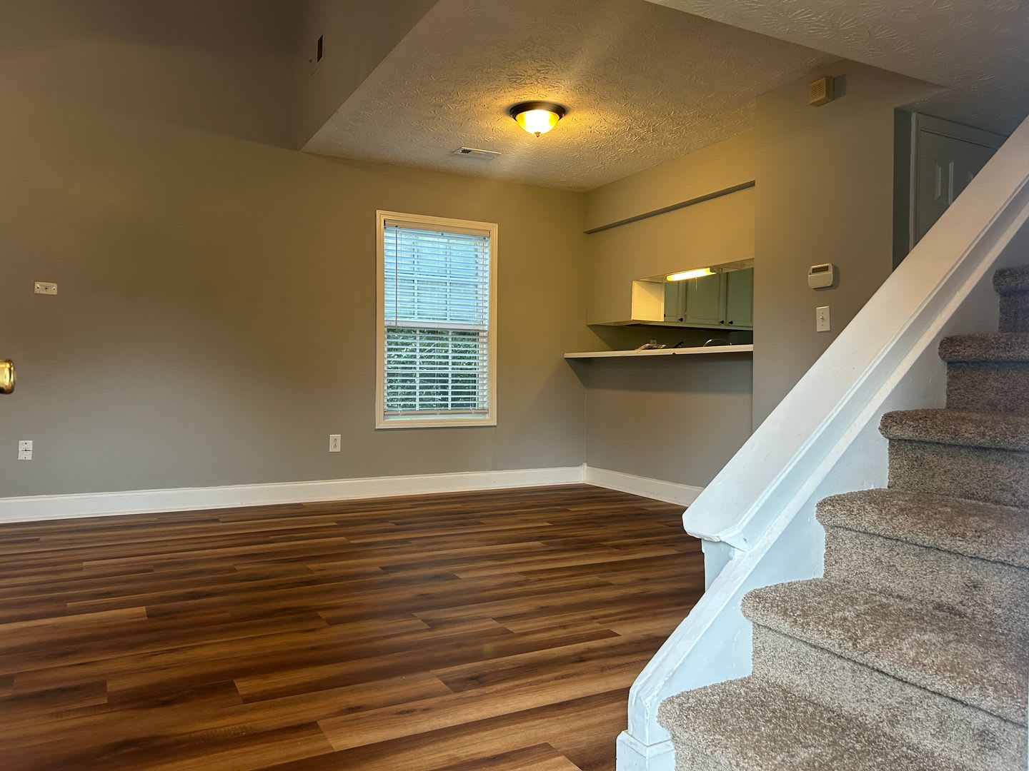 Welcome Home Great Location 2 Bed 1 5 Bath Large Kitchen Parking For 2 Lots Of Privacy W D Hookups Must See – photo 2