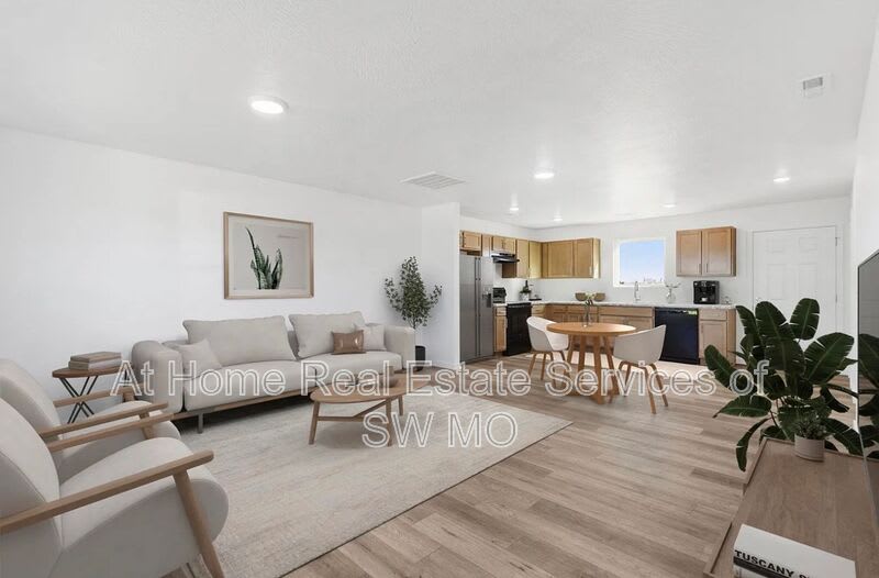 1035 W Madison Dr – photo 3