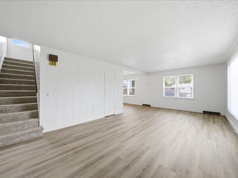 1347 Thayer Drive – photo 3
