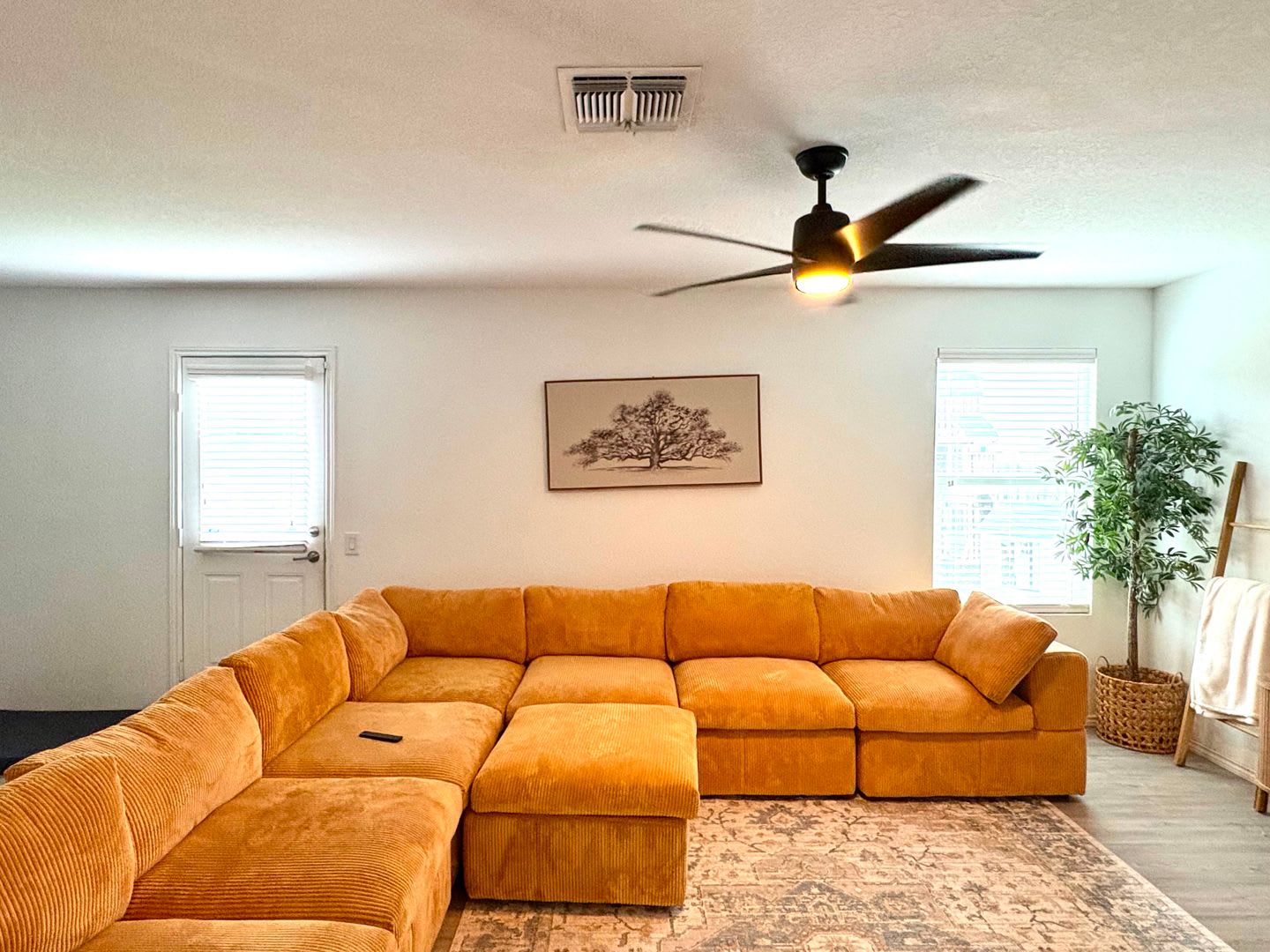 Full appliance package included: washer dryer and updated digital refrigerator! – photo 5