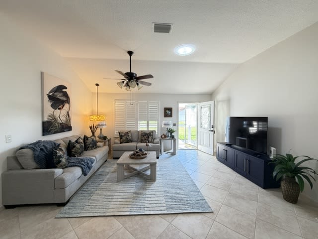 3024 Burbank Ln – photo 2