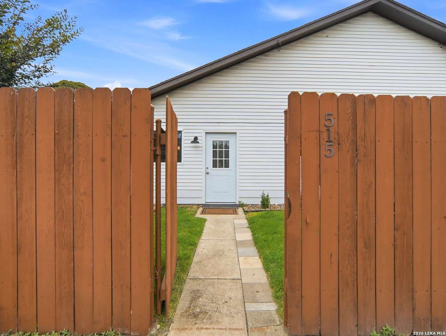 515 OAK PARK DR – photo 2