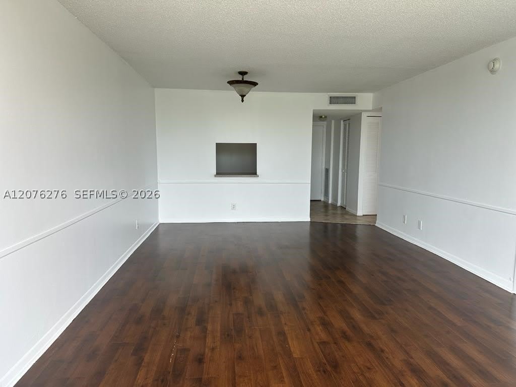500 Executive Center Dr – photo 2