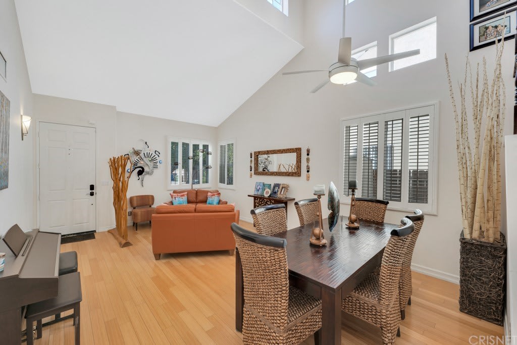 18241 Arminta St – photo 3