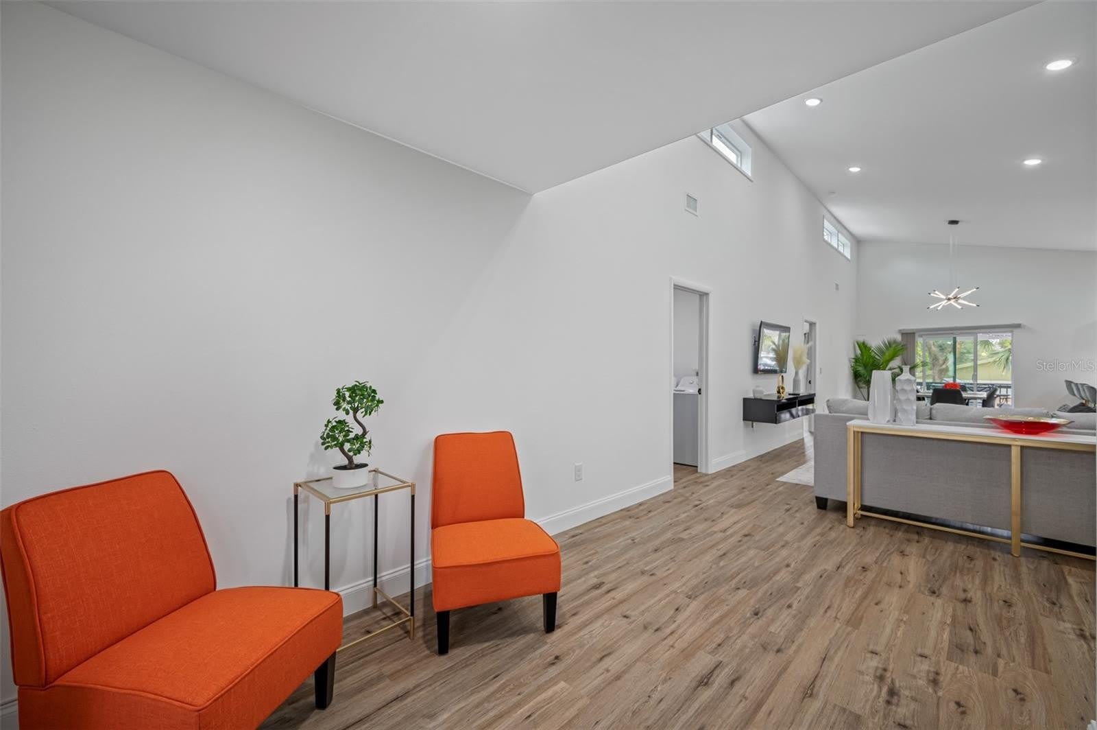 3717 E CLIFTON Street – photo 5