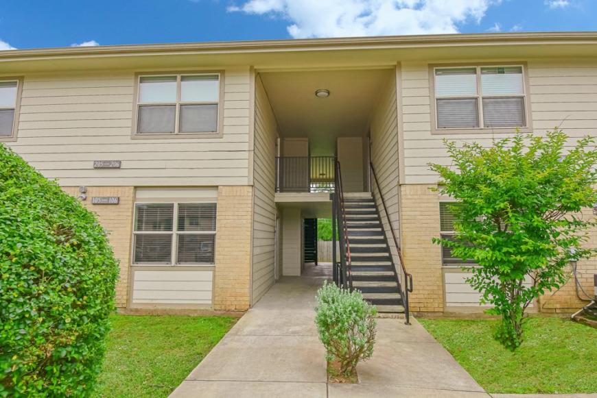 1501 South Bolton St. – photo 2