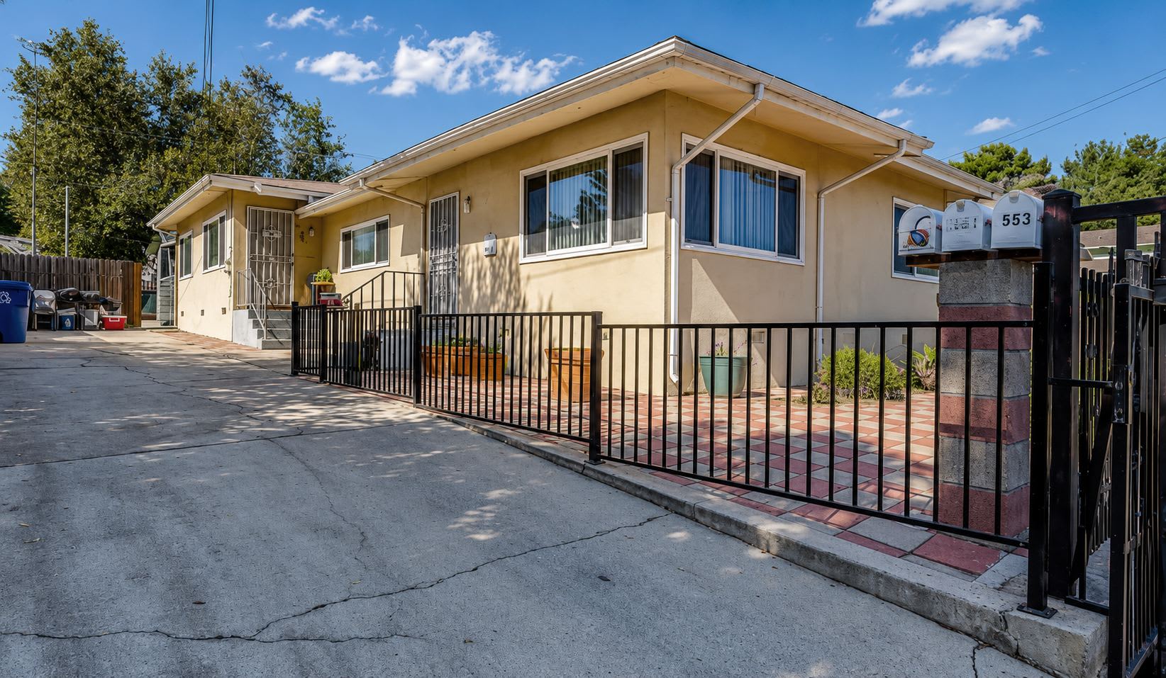 4553 Huntington Drive North – photo 1