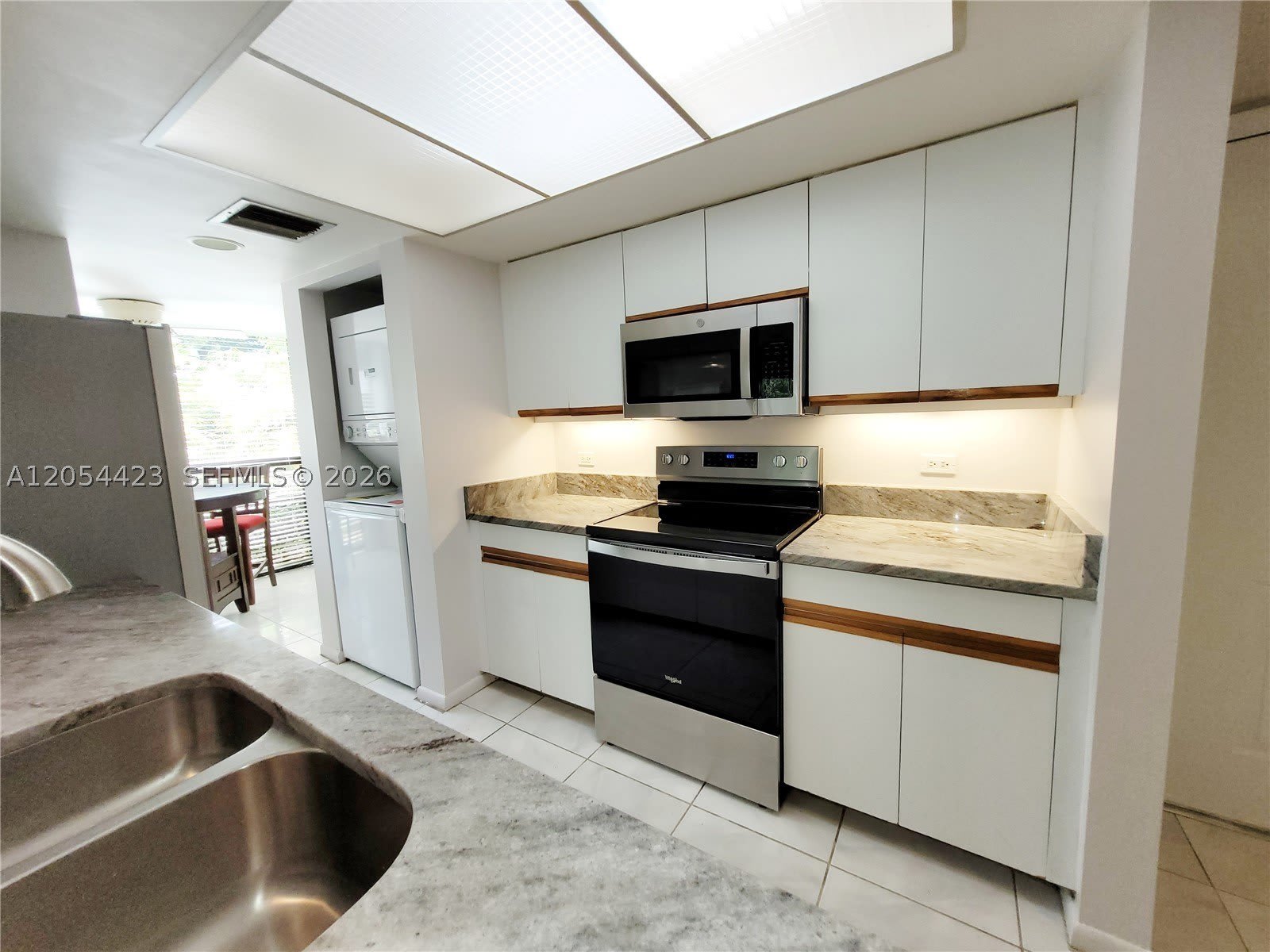 7523 Greenlake Way – photo 4